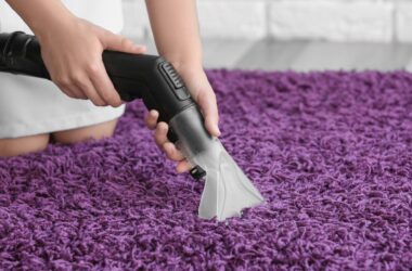 Hoe kun je het beste zelf een vloerkleed stomen?